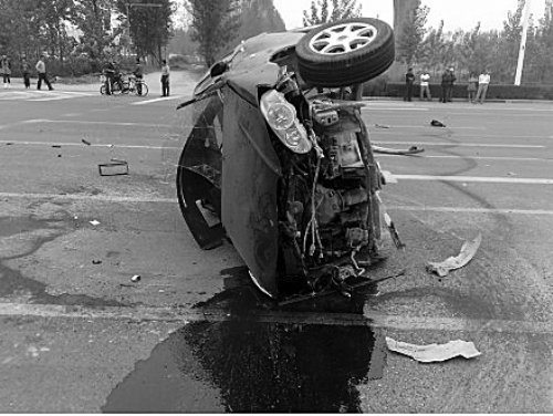 十一期间郑开大道出13起车祸 隔离设施再引热议